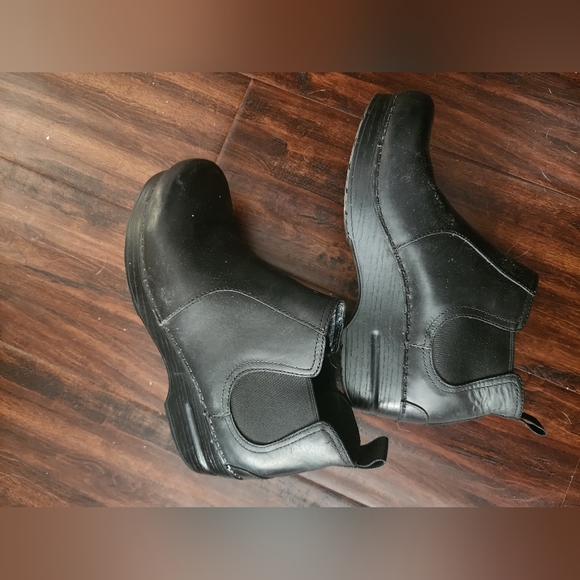 Dansko Boot- I really like these boots, but they're a tad too big. - Picture 5 of 5